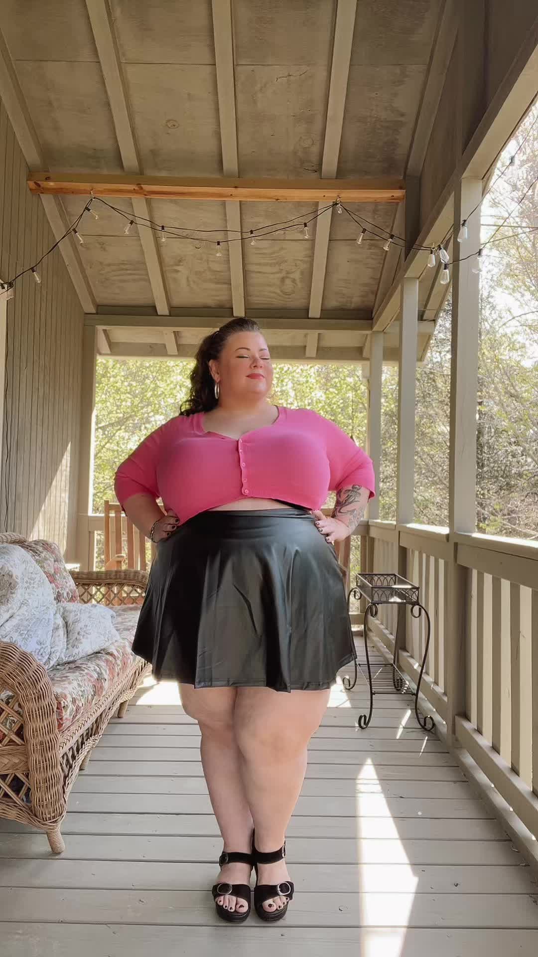 They’ll think it’s the clothes… but | 🍑Peeks Of Peaches🍑 (@peeksofpeaches)