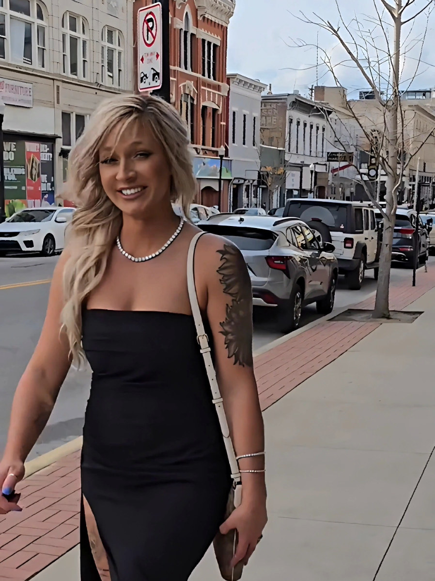 The wind is a paid actor 🤣 | Kat pesch (@katpesch2)