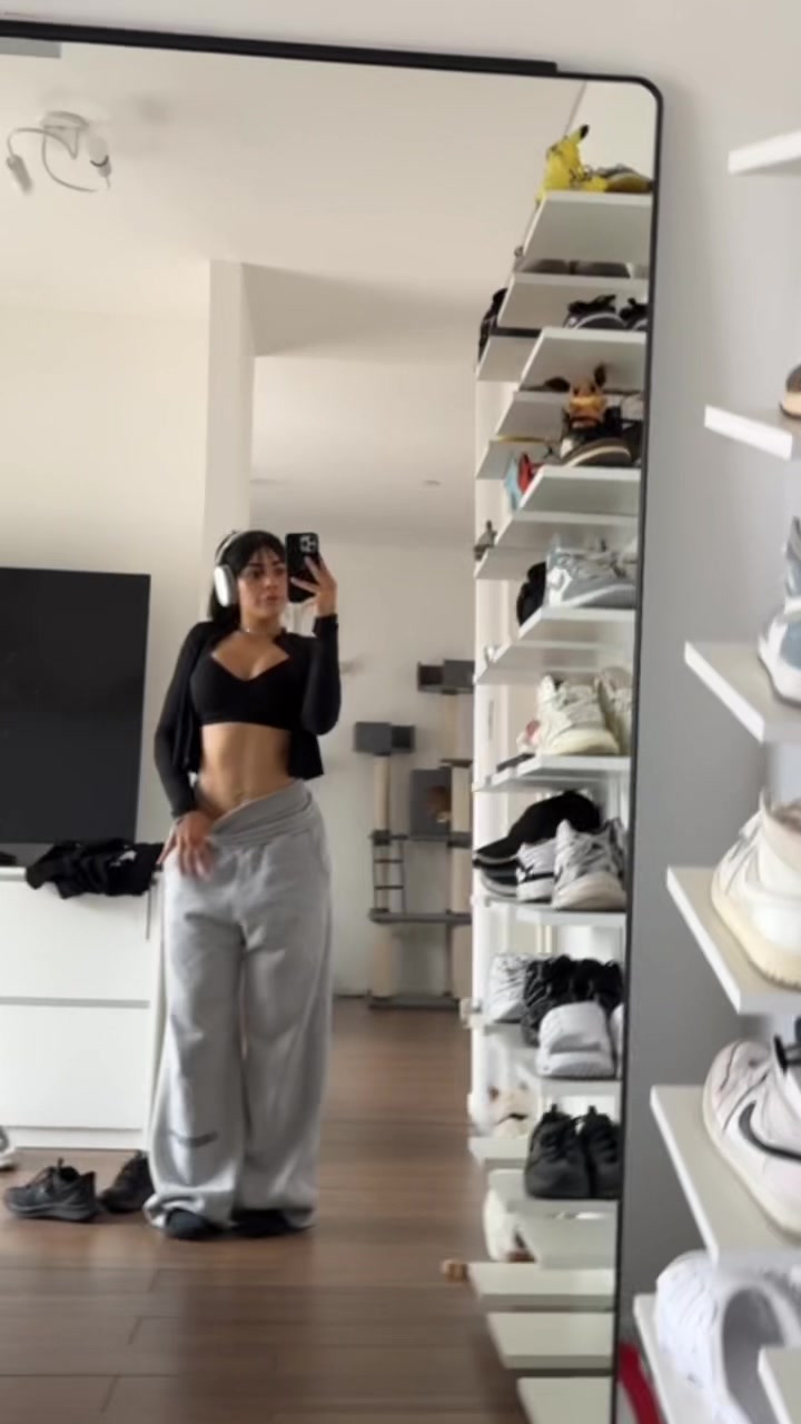 hola tiktok Milica🧸 (@milica_yb)