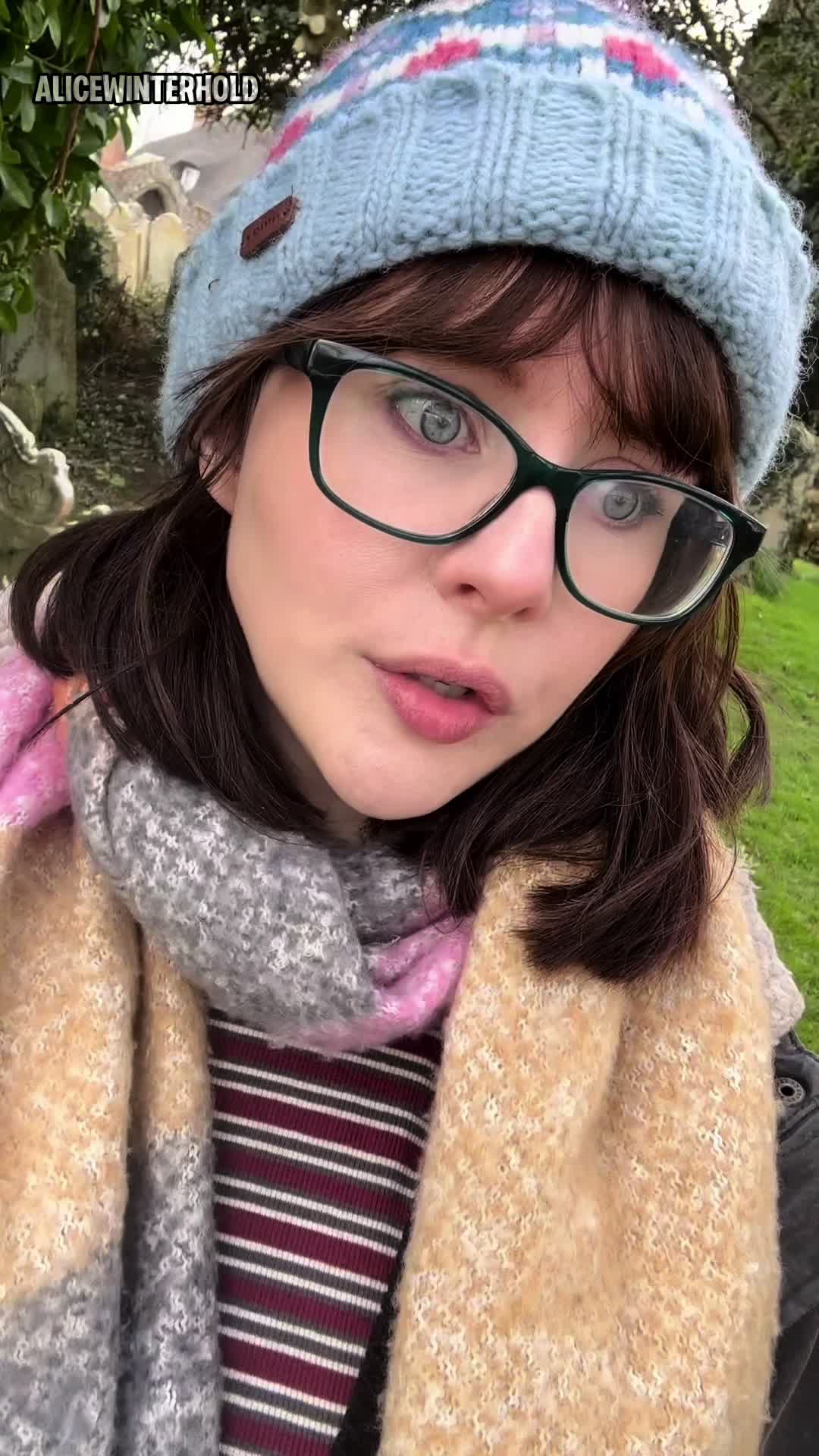 Alice Winterhold (@alicedoeswonderland) - Urlebird
