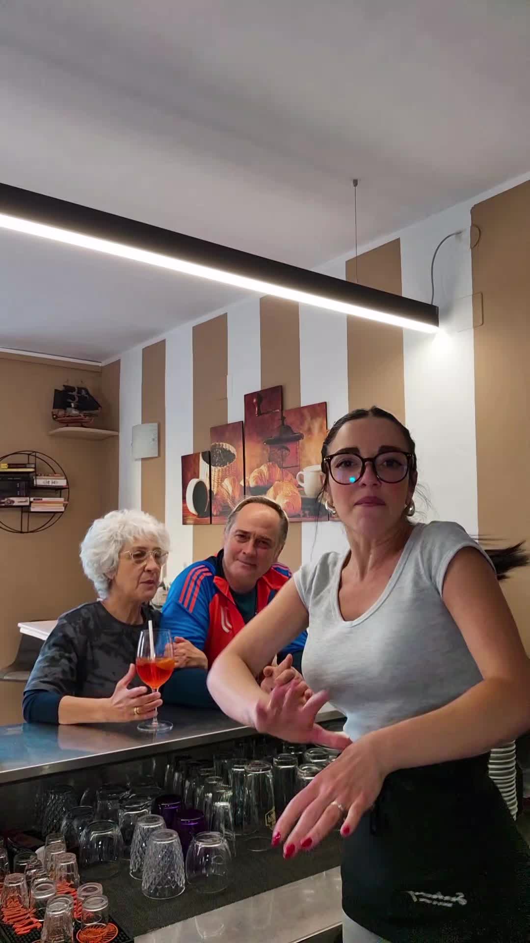 elutza89 barista di tik tok (@elutza89) - Urlebird