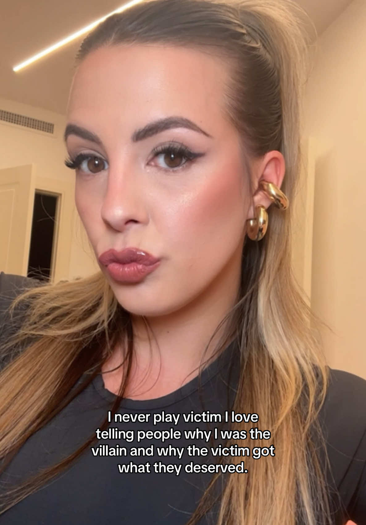 lali957 (@lali957_) - Urlebird