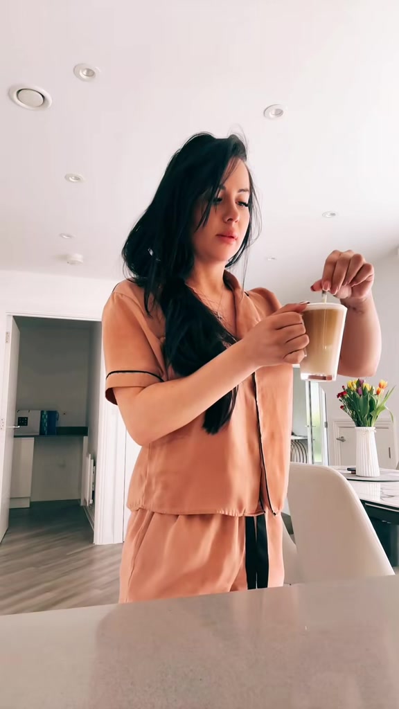 Elena_Xonia (@elena_xonia) - Urlebird