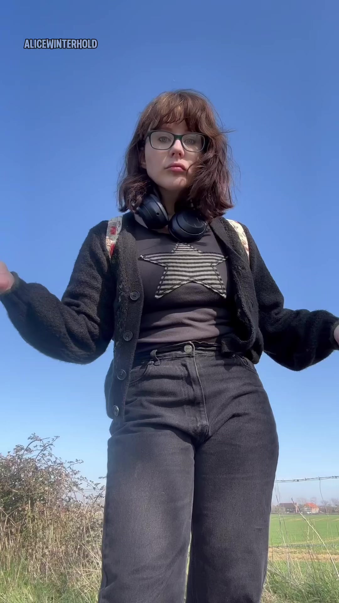 Alice Winterhold (@alicedoeswonderland) - Urlebird