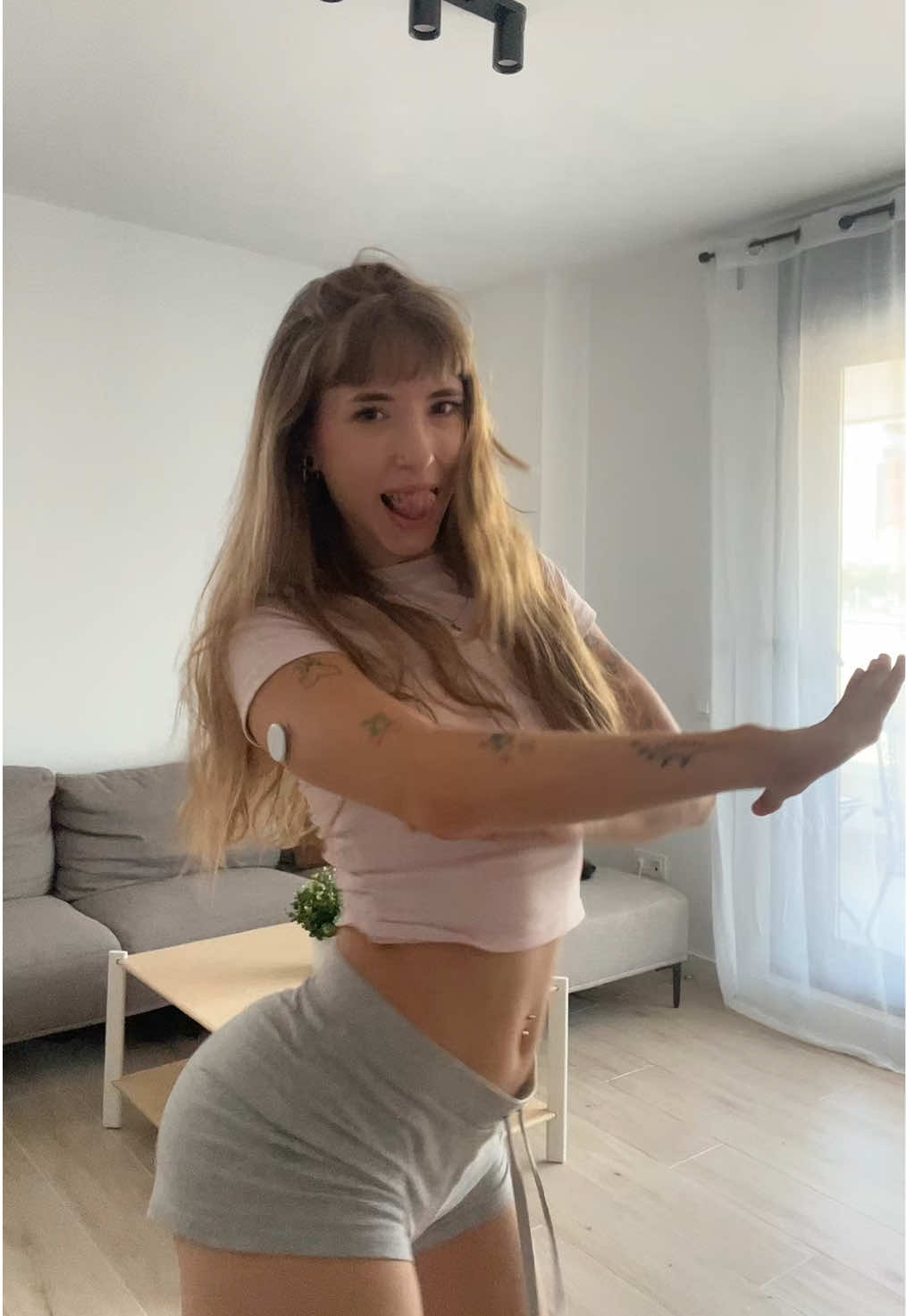 Pau 💘 (@pau.peach) - Urlebird