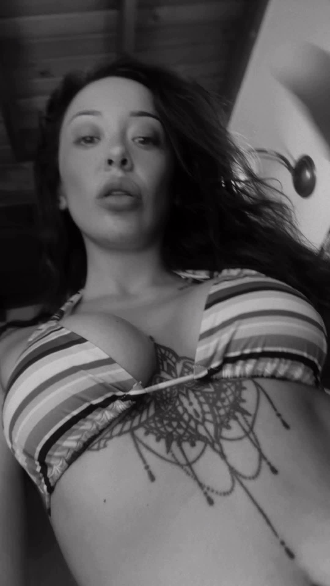 Andreina Togni (@andreinatogni) - Urlebird