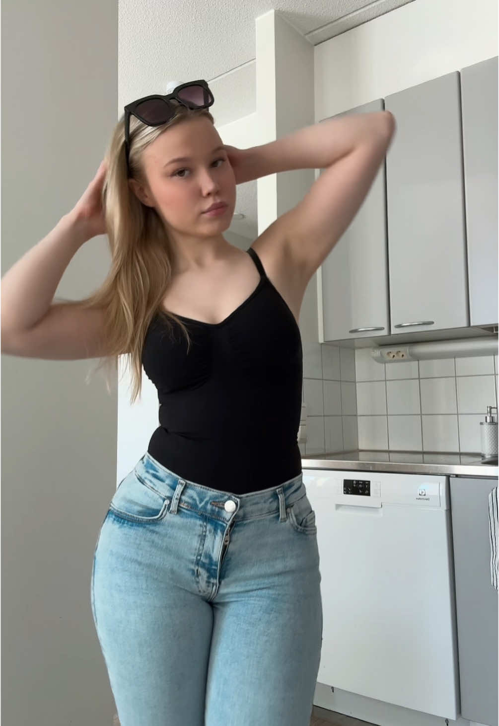 When the gains start to show in jeans Sara 🤍 (@sara.manner)