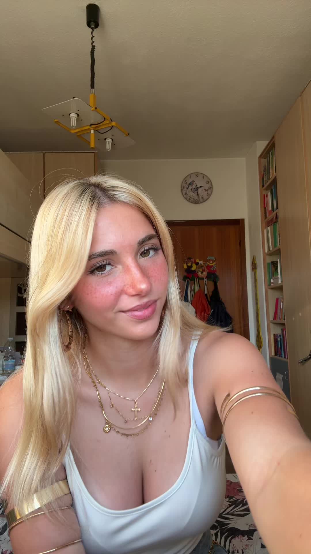 iris🌺 (@iriss.vallaranii) - Urlebird