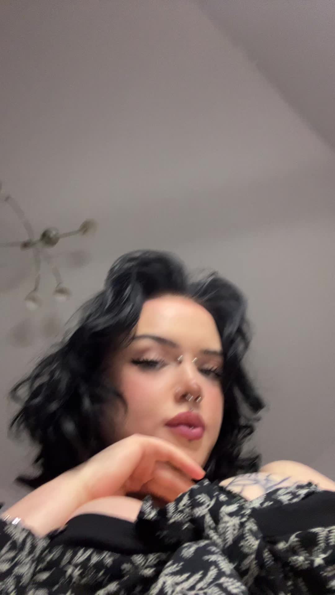 cutiejuliavictoria (@cutestjuliavictoria) - Urlebird