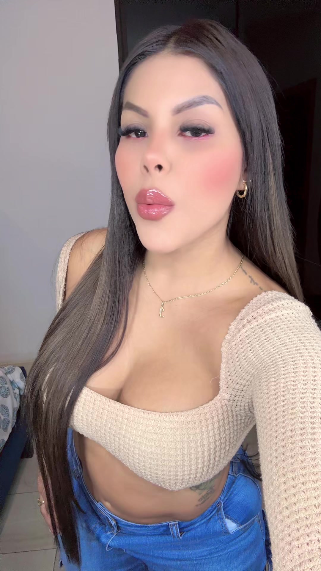 Jomi Roldan 🌸 (@jomiiroldan) - Urlebird