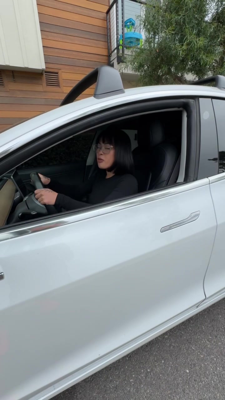 Britney Loh (@britneygetsloh) - Urlebird