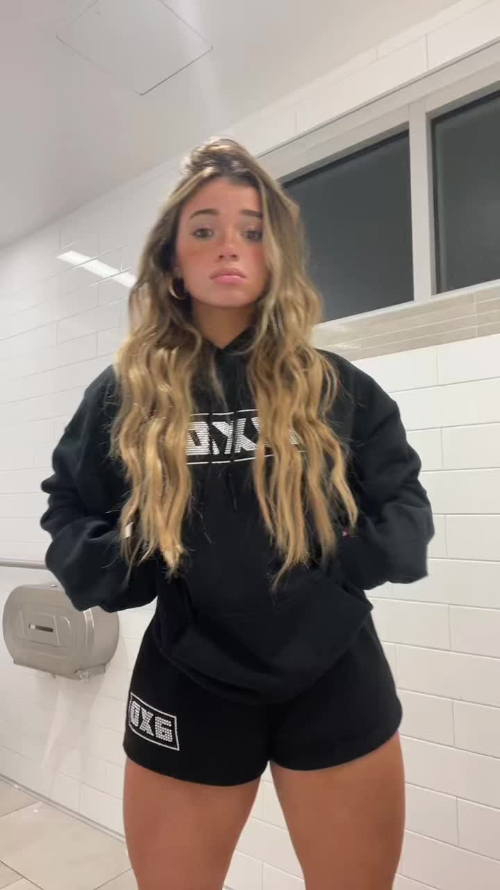 🦄 @kaylamanous - Kayla Manousselis - TikTok
