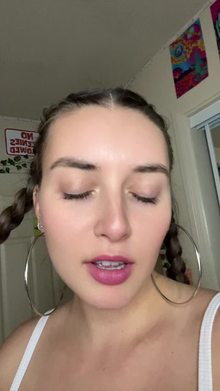 Erika Kay💋 (@erikakaysensuality) - Urlebird