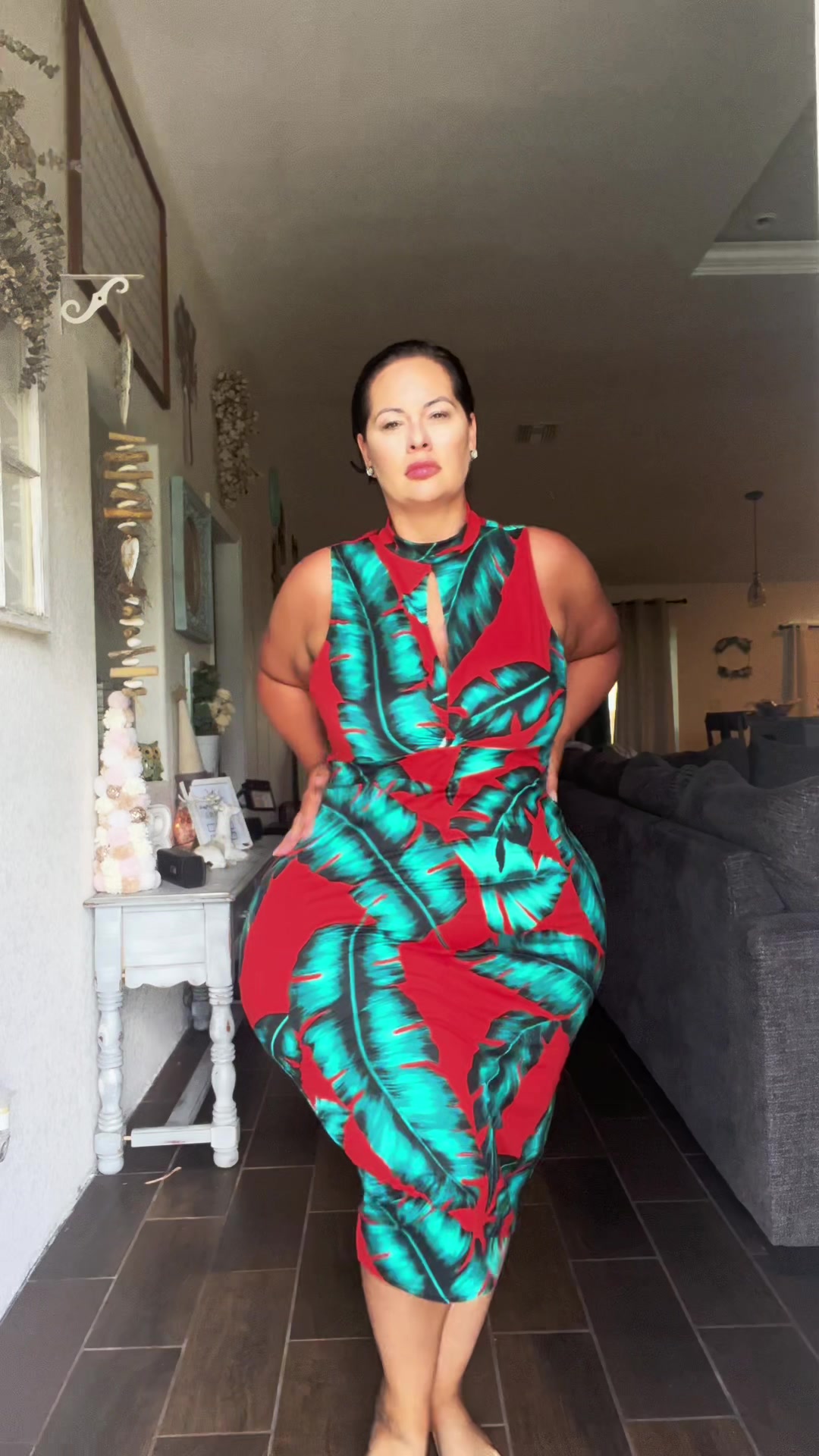 Miss Hourglass (@misshourglass2.0) - Urlebird