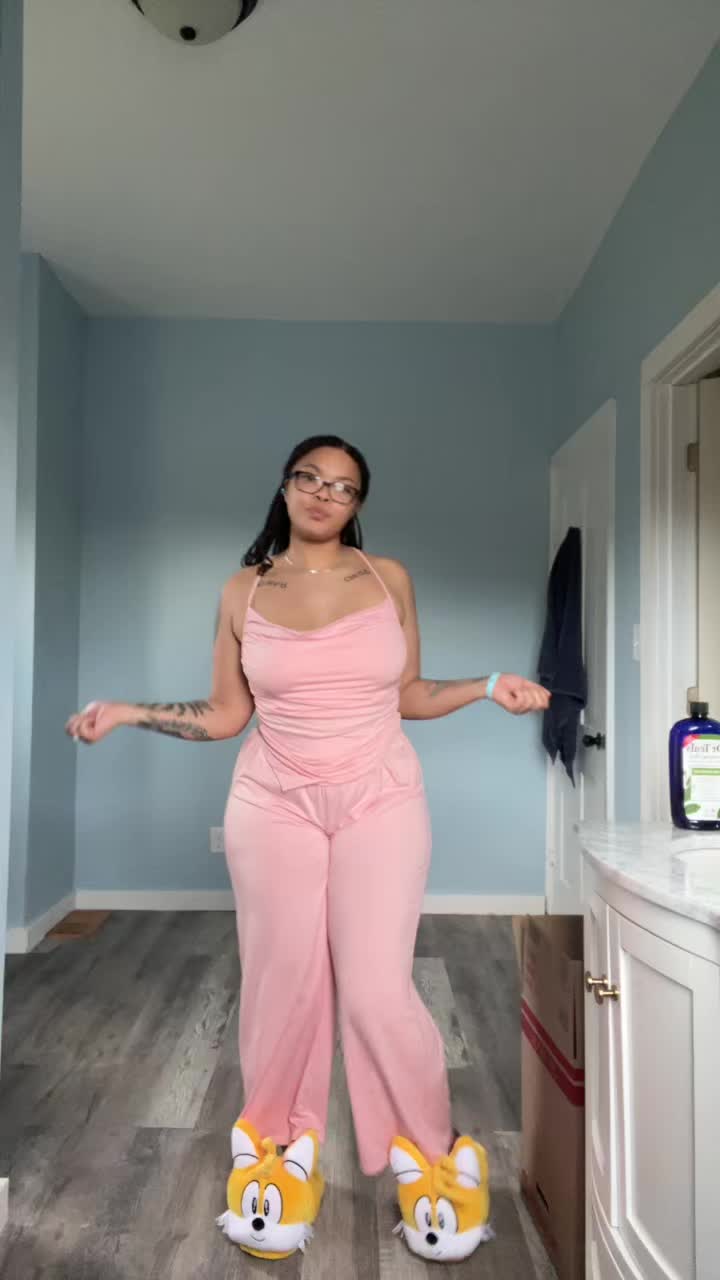 theQueen_Celine (@thequeen.celinee) - Urlebird