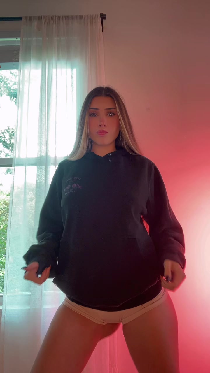 Kas 🍑 (@kastheprincess1) - Urlebird