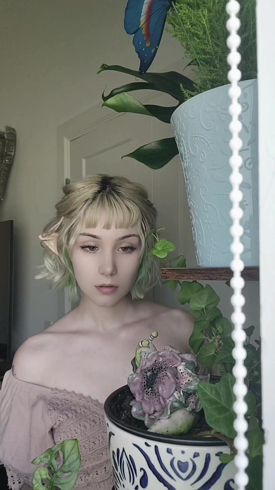 Hazel Hellebore (@hazelhellebore) - Urlebird
