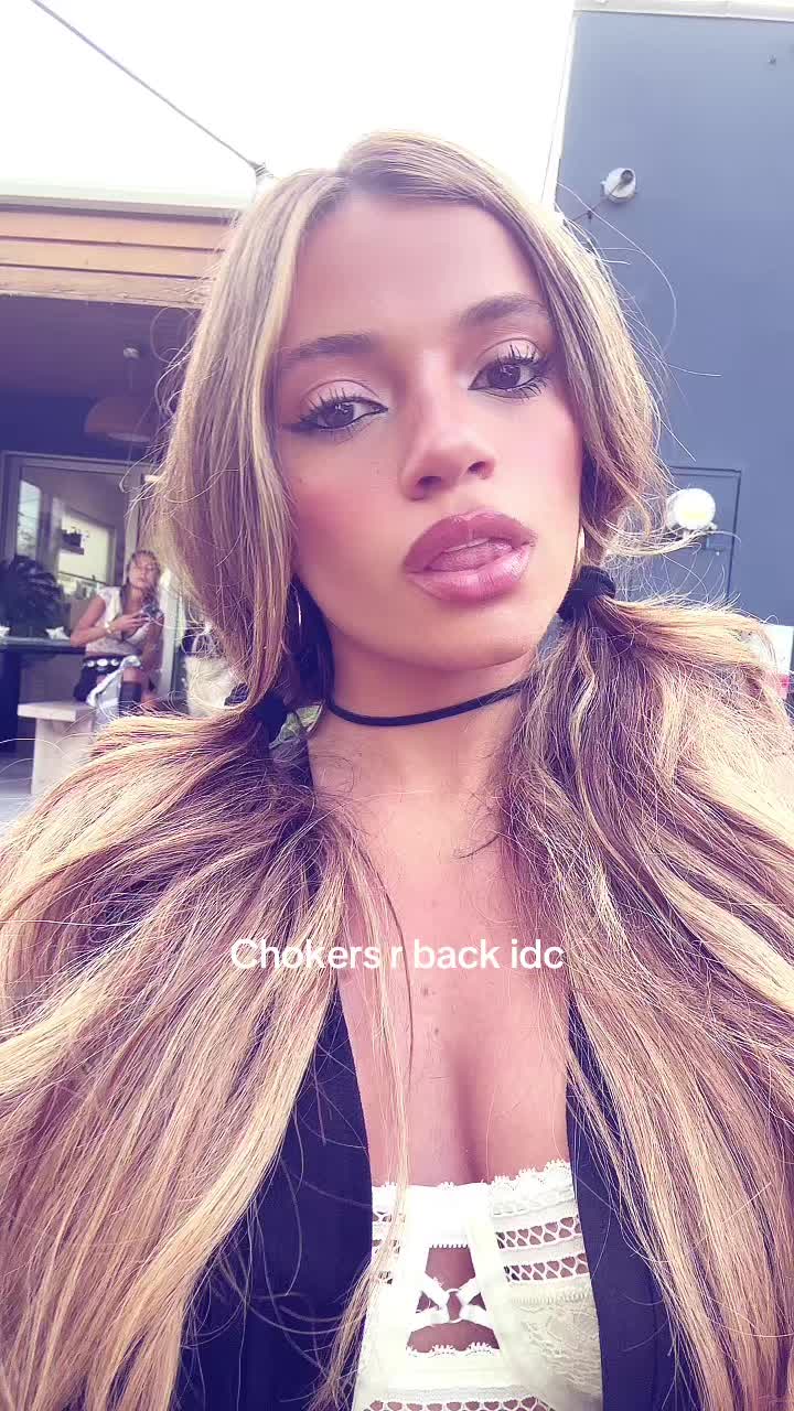 Kayla Manousselis (@kaylamanousselis) - Urlebird