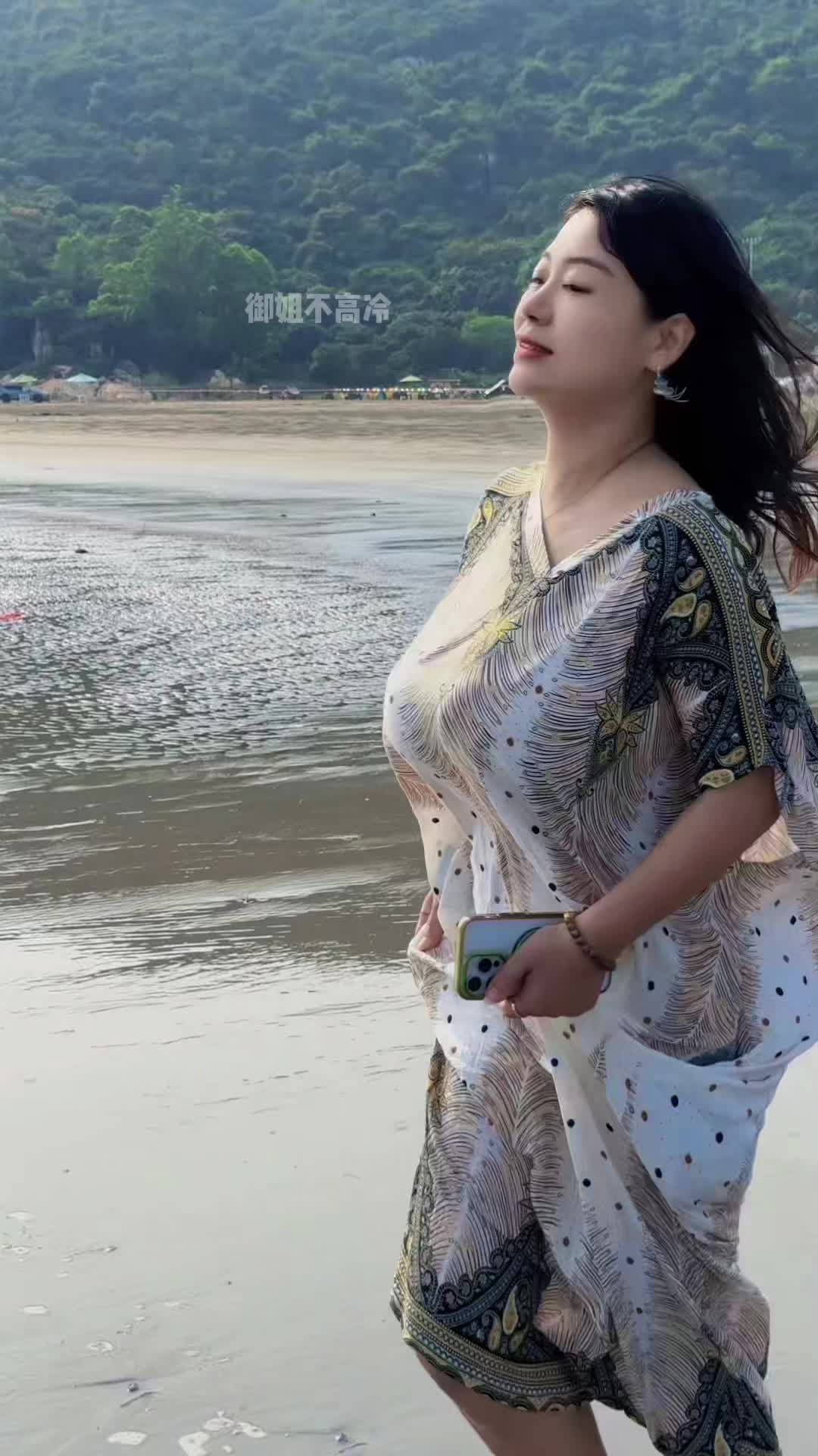 御姐不高冷 (@nana_young69) - Urlebird