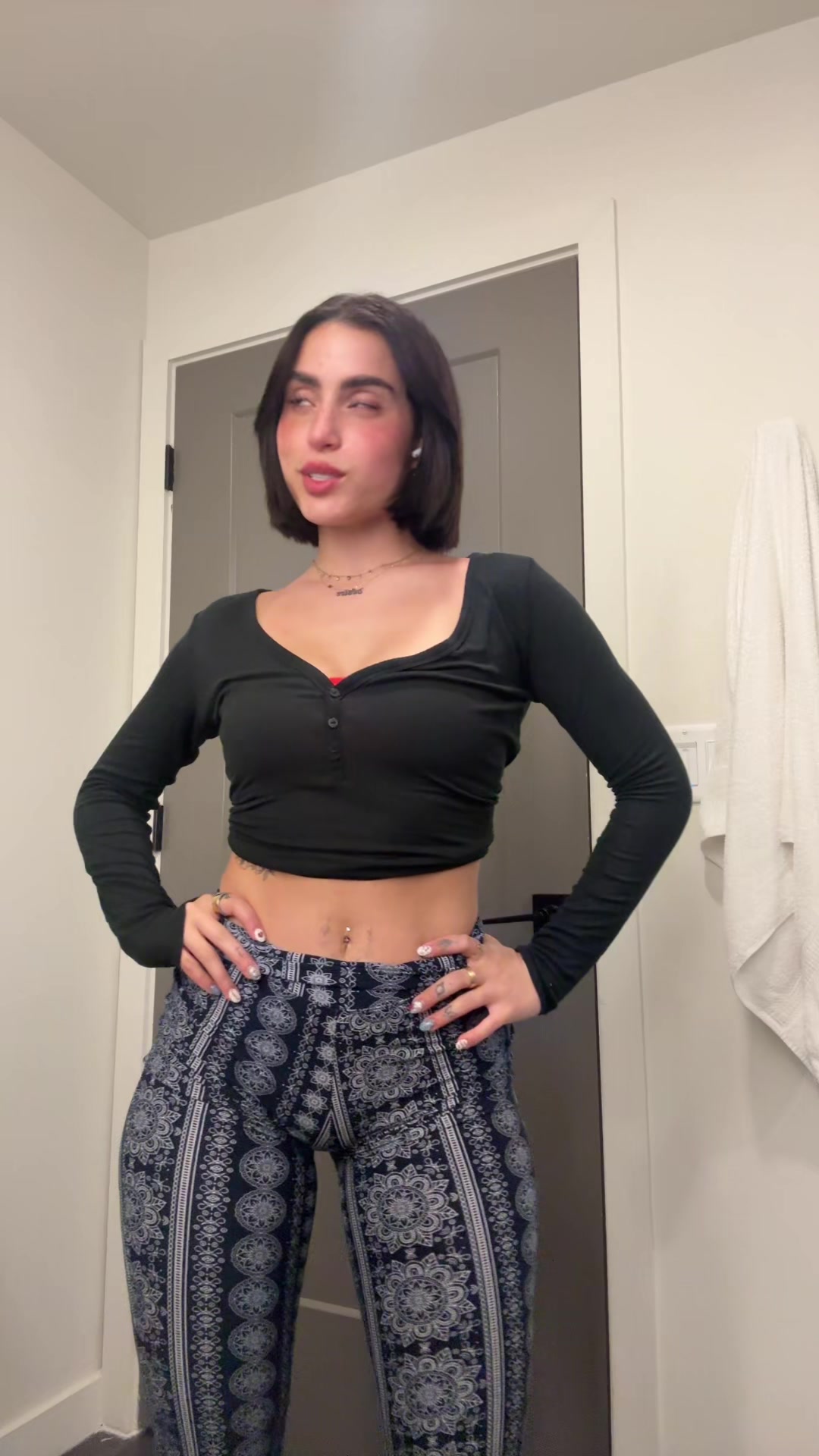 her (@444angiii) - Urlebird