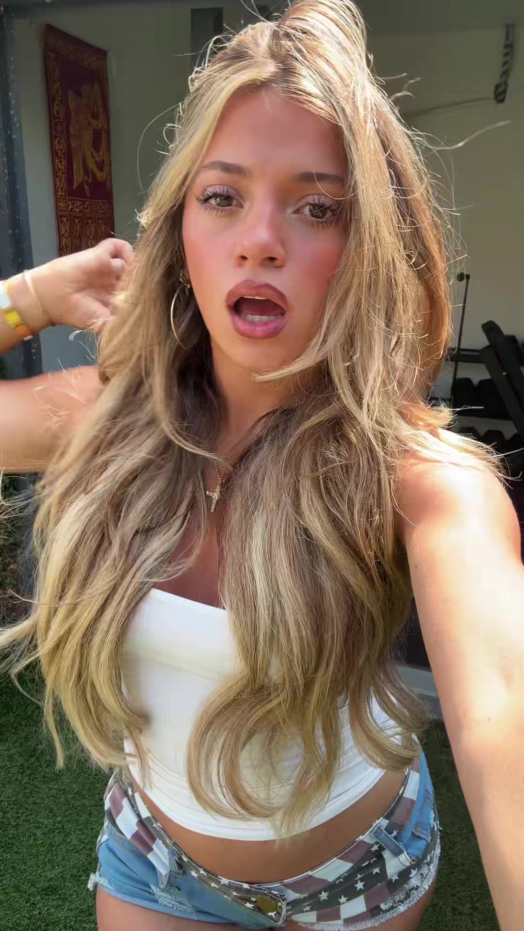 Kayla Manousselis (@kaylamanousselis) - Urlebird