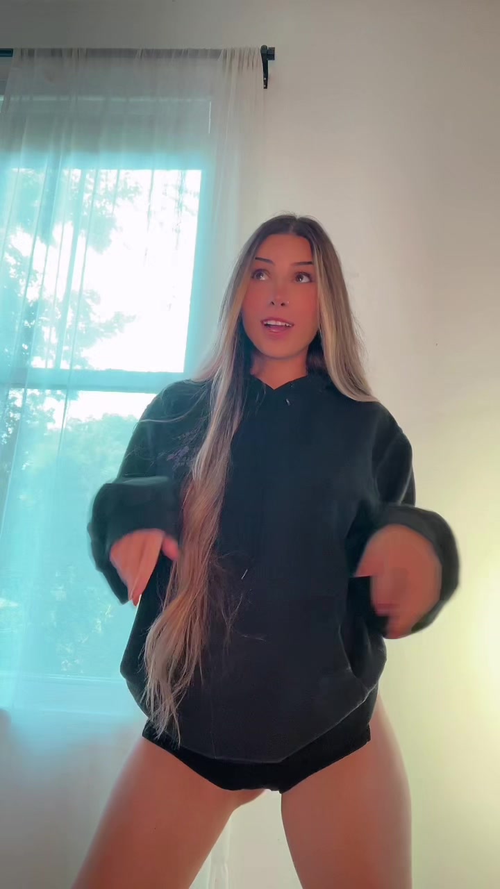 Kas 🍑 (@kastheprincess1) - Urlebird