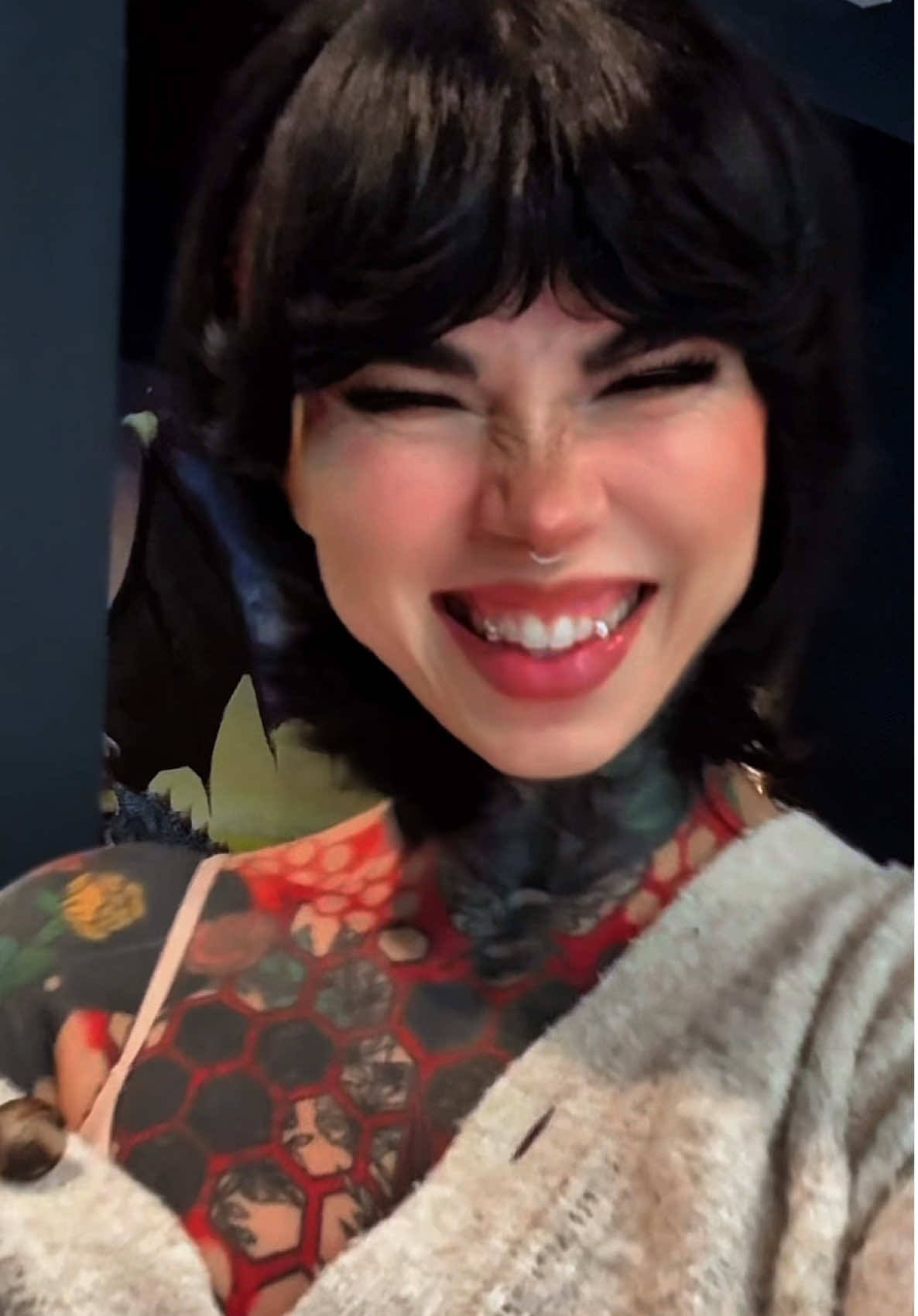 Bee (@beezzgarden) - Urlebird