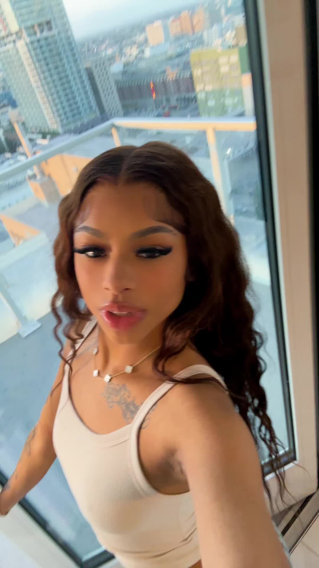 Nadia J (@notnadiajocelyn) - Urlebird