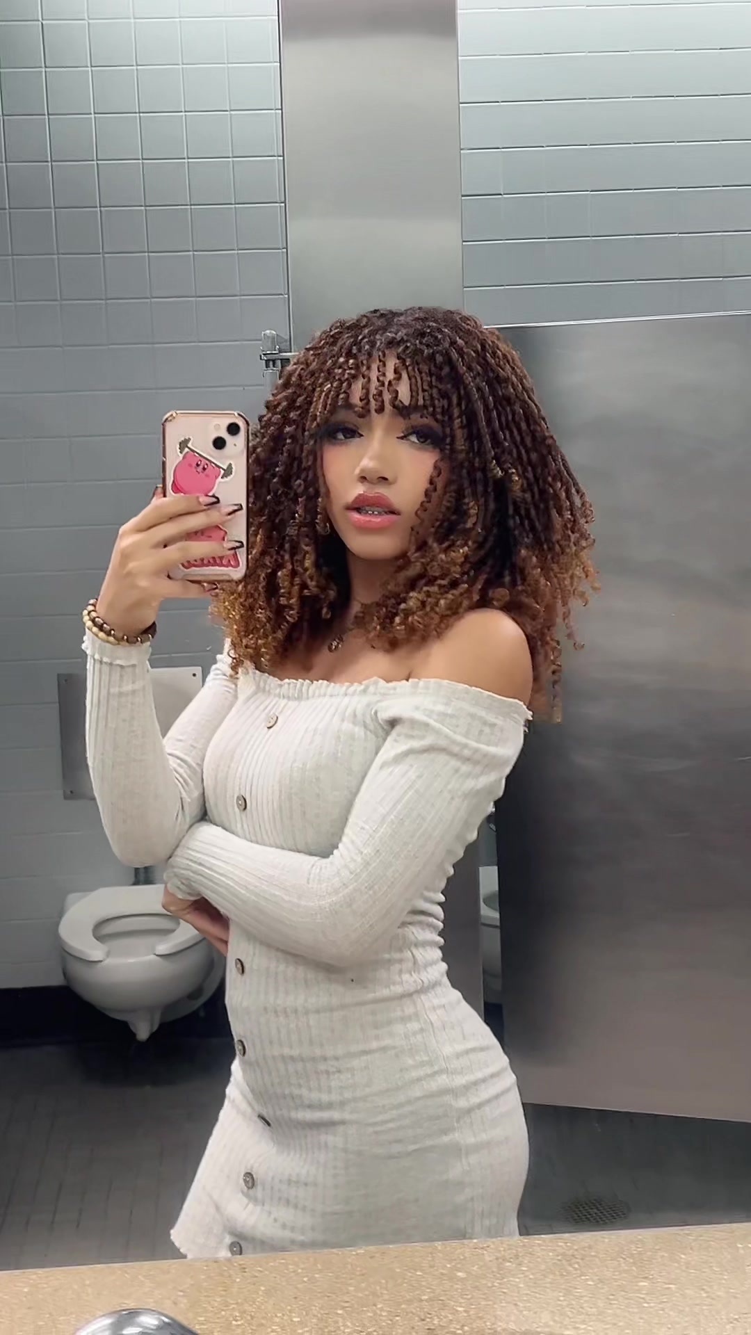 kat (@kvrtez) - Urlebird