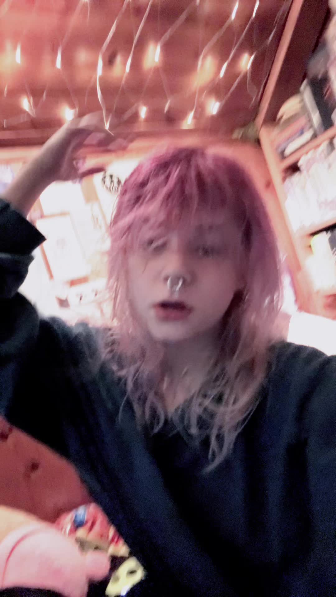 Starr (@eveestarr18) - Urlebird