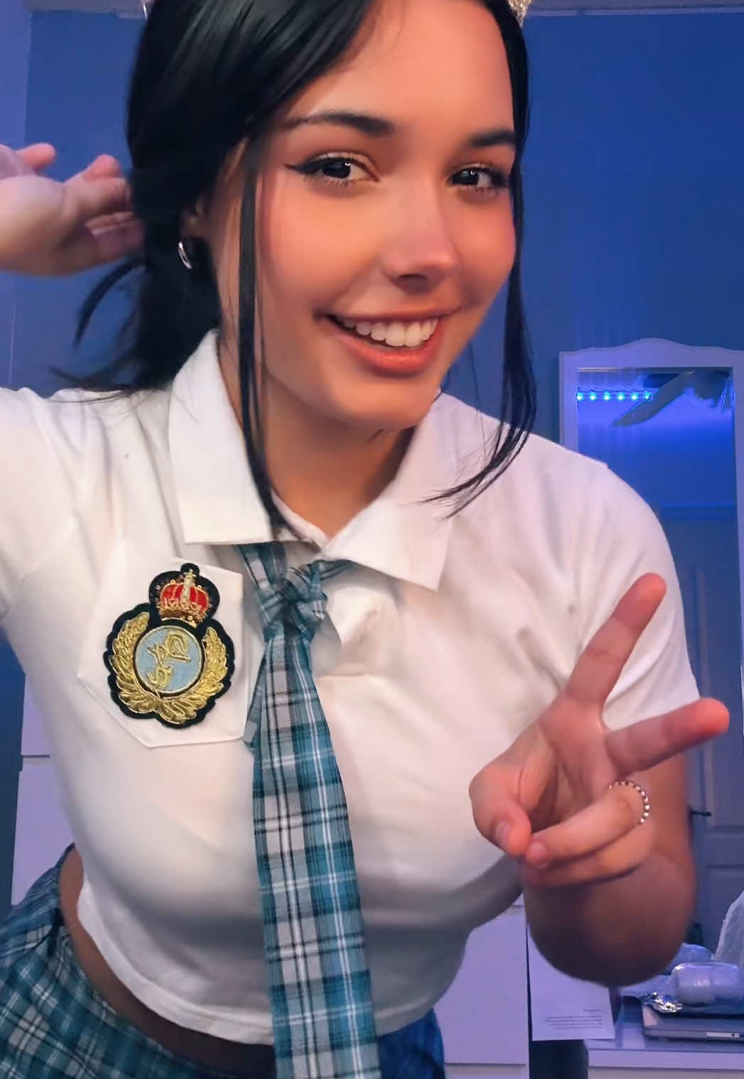 Alejandra Olivera 💗 (@alee_babeyy) - Urlebird