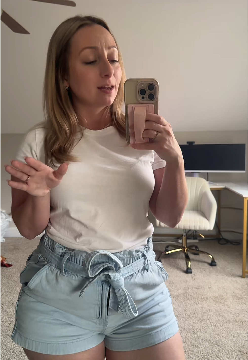 Courtney (@thecourtneynielson) - Urlebird