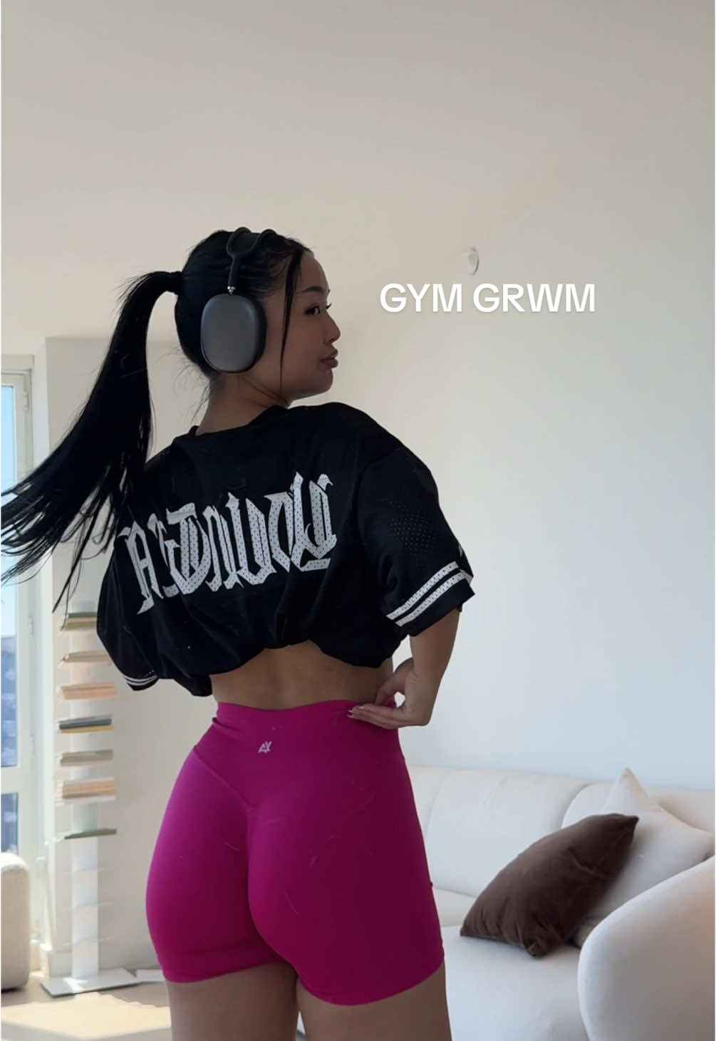 lena (@lenalifts) - Urlebird