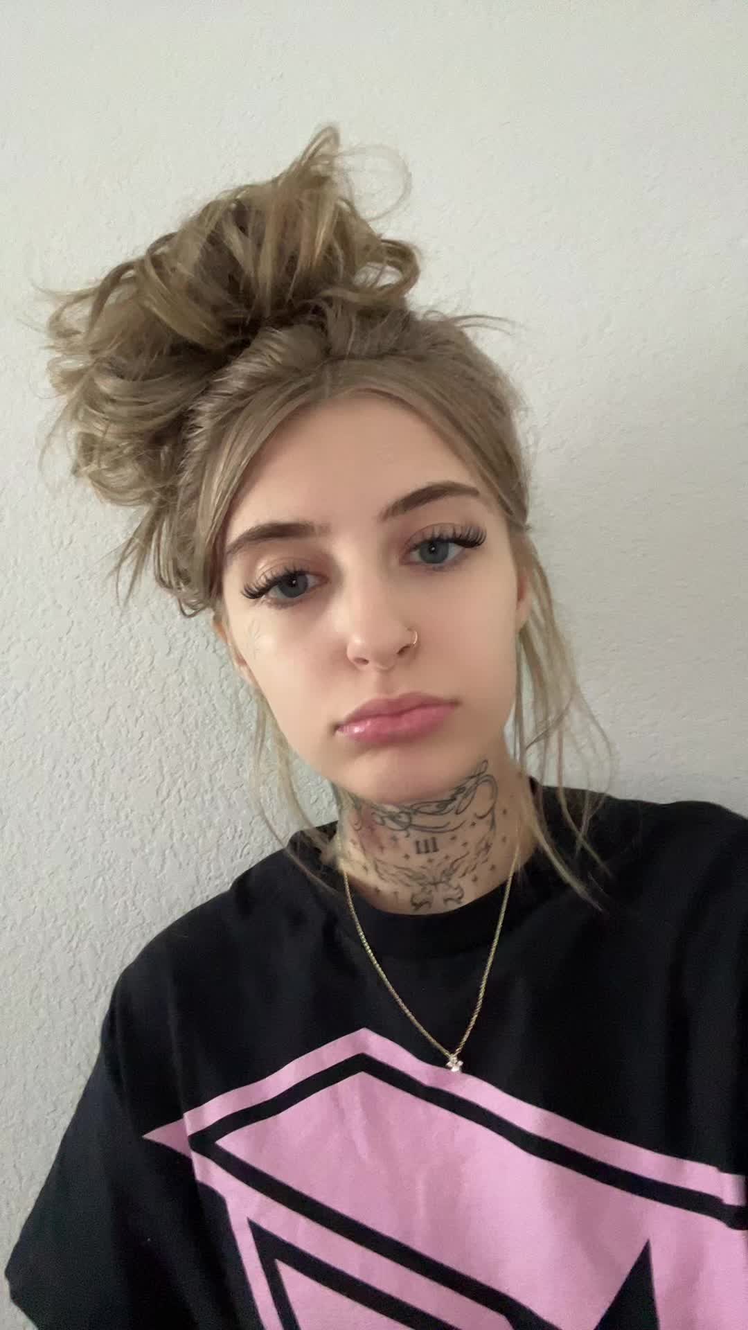 Lilyrrrose (@remmy2skreet) - Urlebird