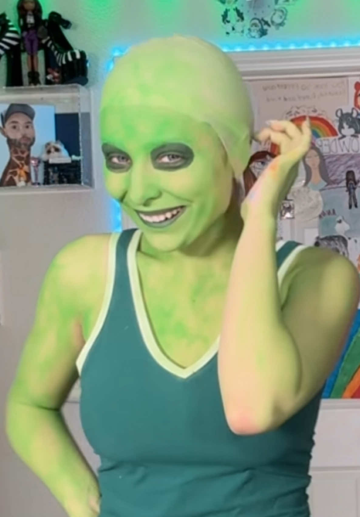 AnnaG (@imthe_annag) - Urlebird