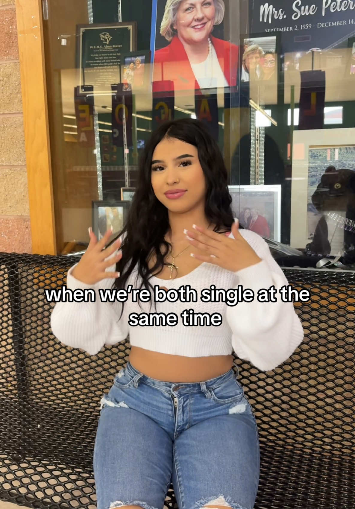 Anahi (@weluvanahi) - Urlebird