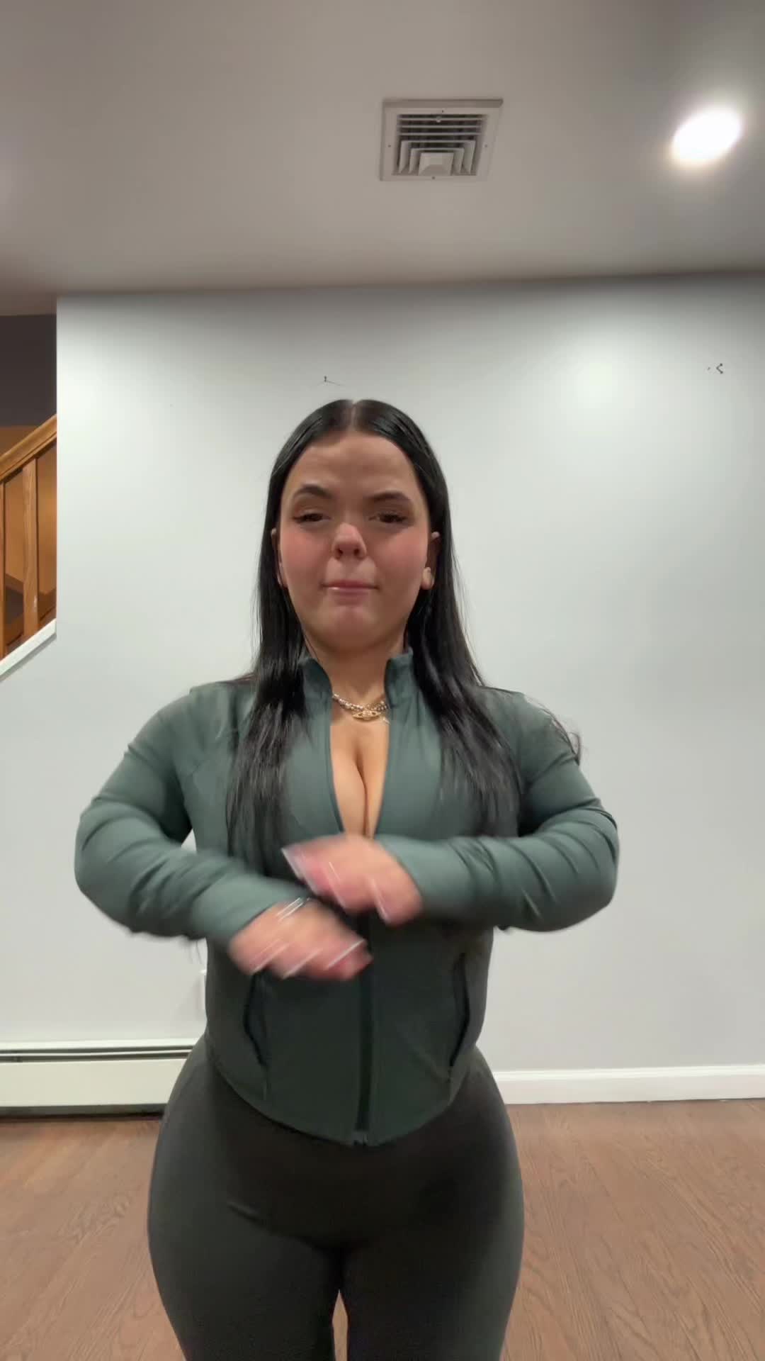 meg (@megbanksxo) - Urlebird