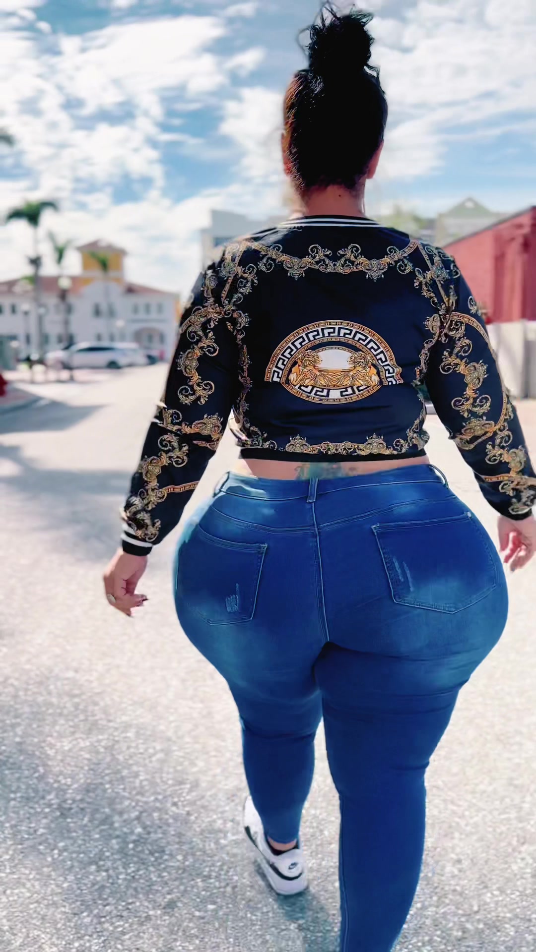 Miss Hourglass (@misshourglass2.0) - Urlebird