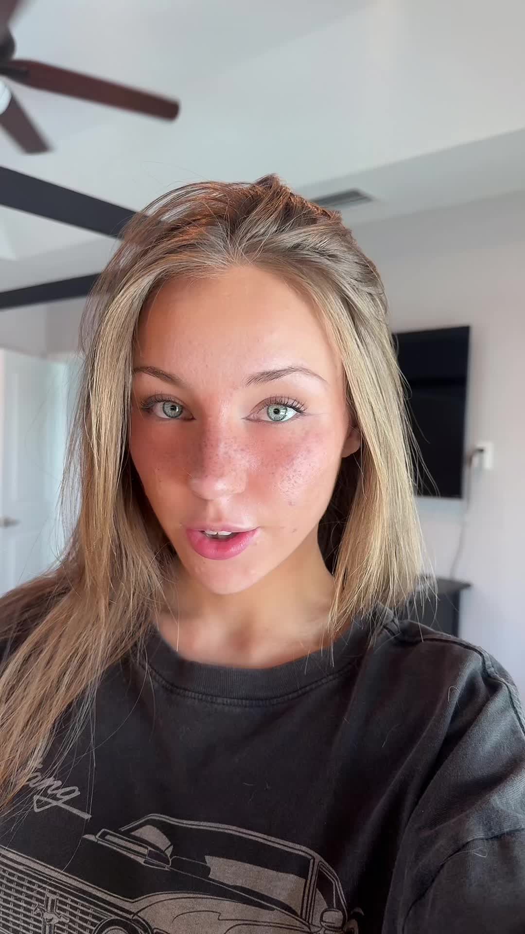 Anya Matusevich (@its.anya.lacey) - Urlebird