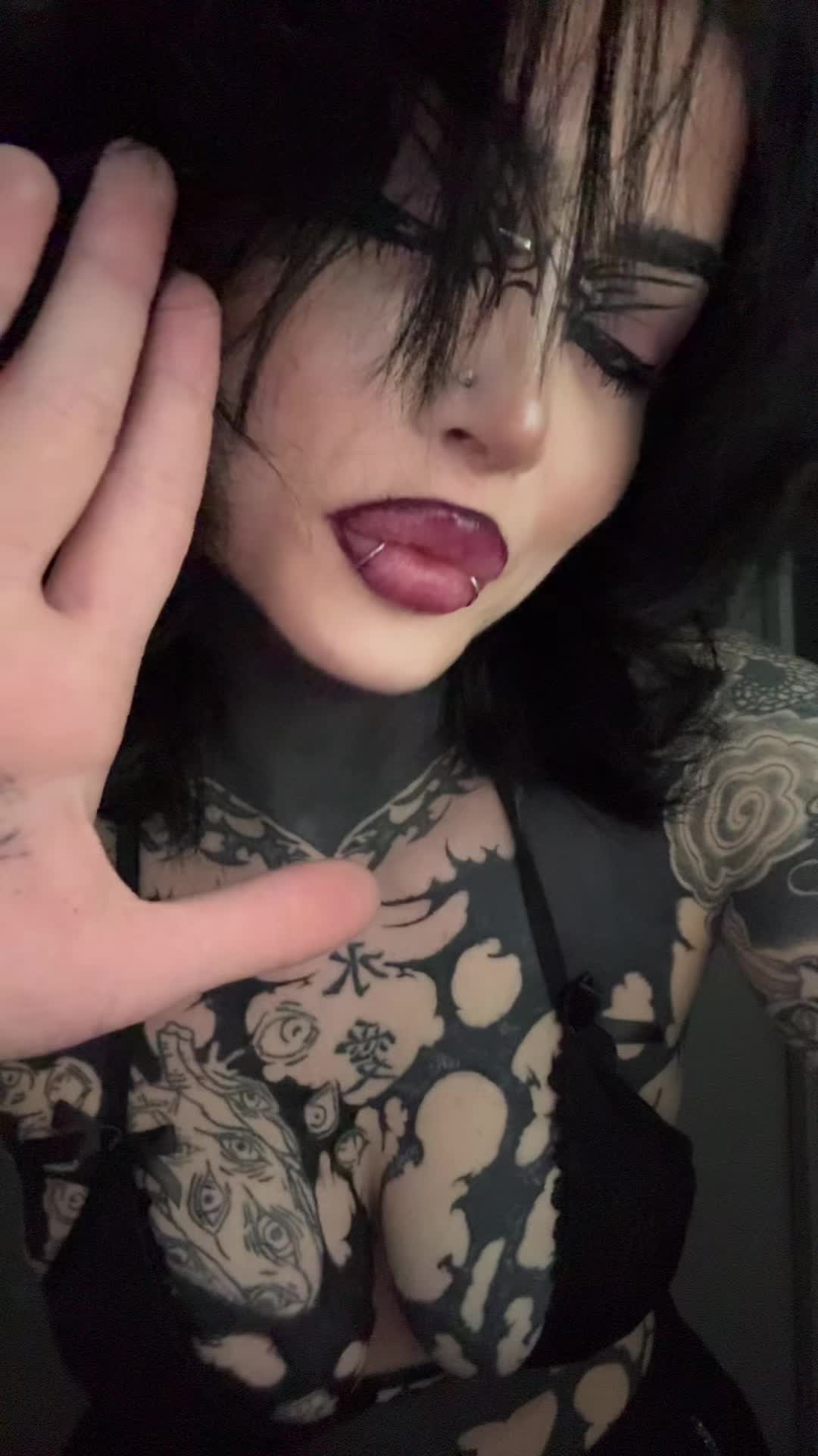 🦄 comeovwhenursober asta suffers TikTok