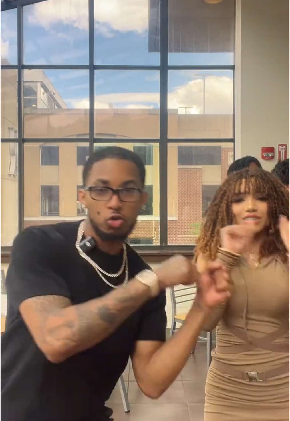 kat (@kvrtez) - Urlebird