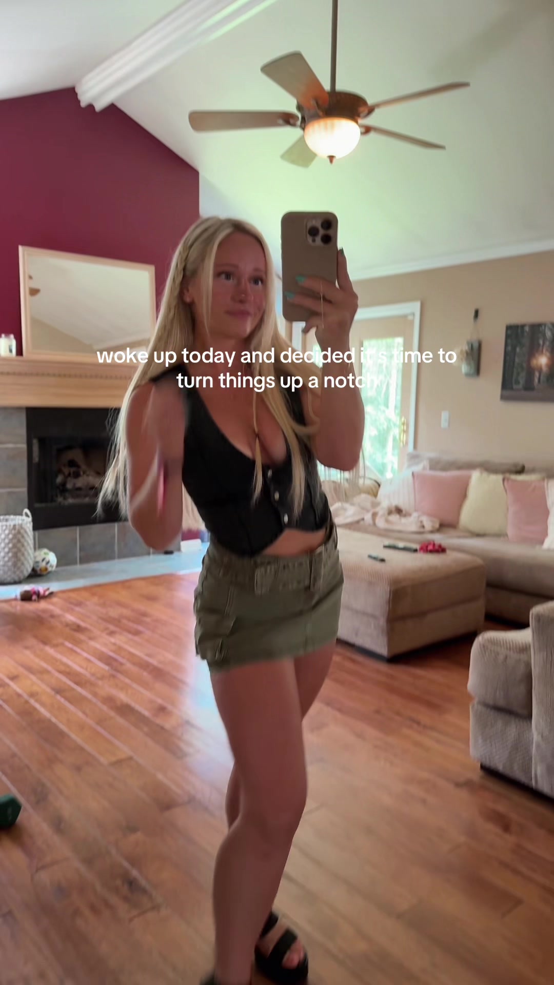 Erica Lovely (@erica_lovelyyy) - Urlebird