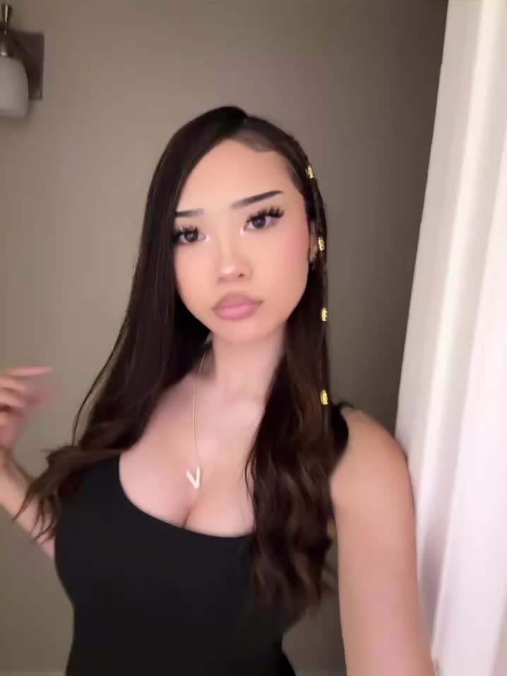 vivi2freaky (@vivi2freaky) - Urlebird