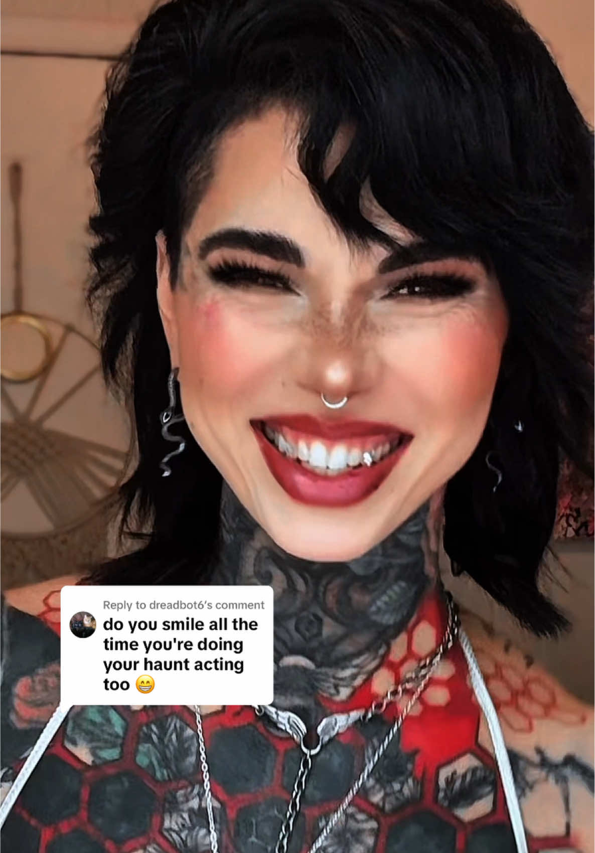 Bee (@beezzgarden) - Urlebird