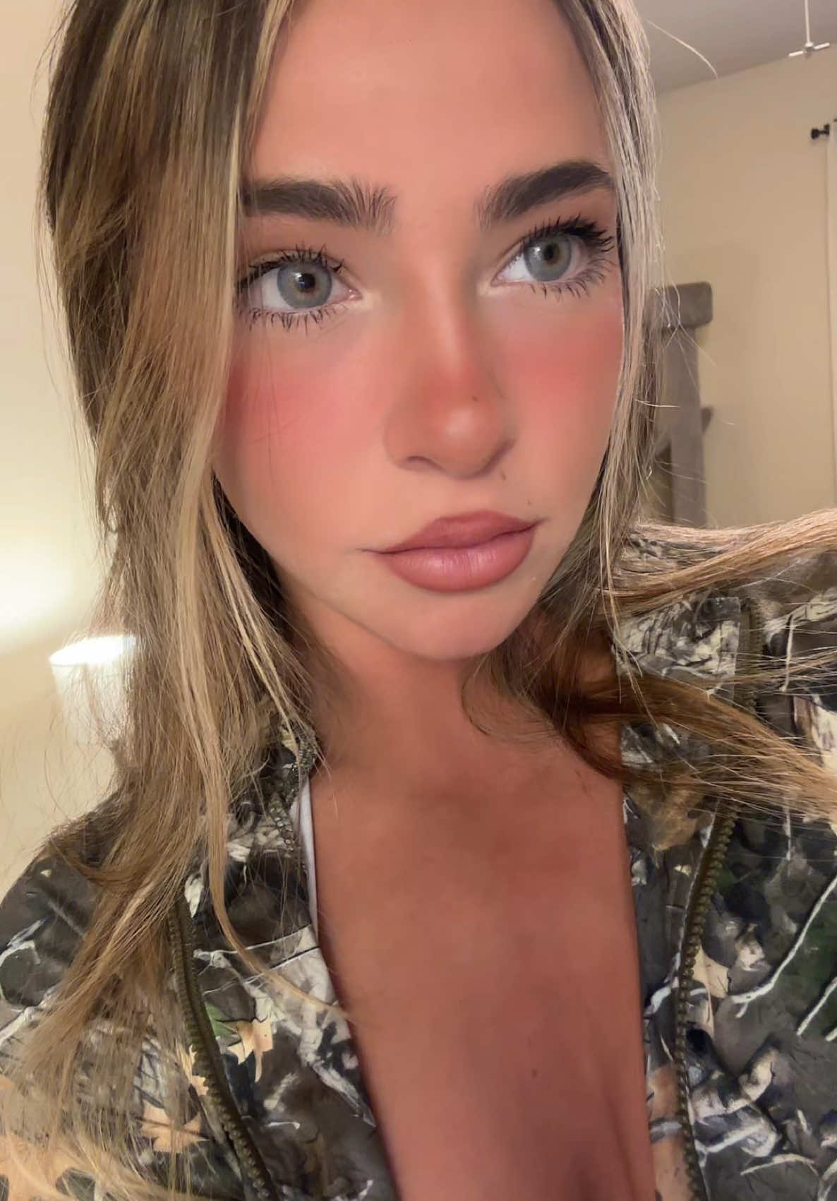 Danicooppss (@danicooppss) - Urlebird