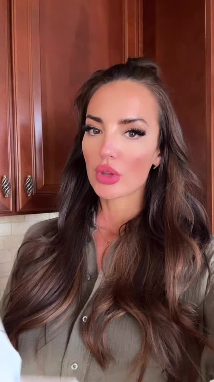 Whitney Johns (@whitneyjohns) - Urlebird