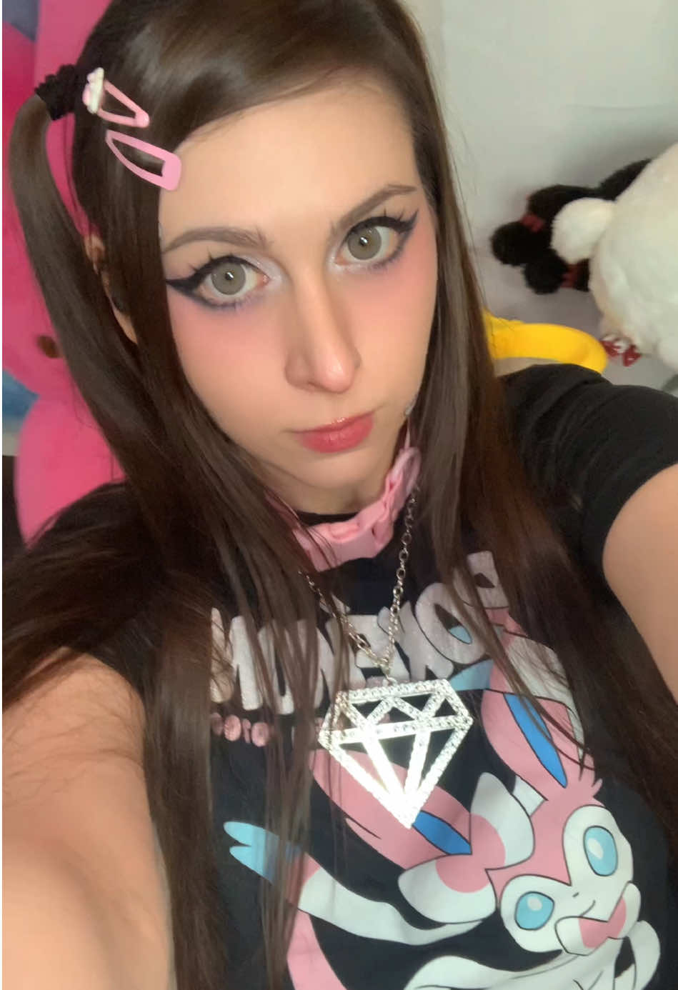 Luna C. Kitsuen (@lunackitsuen) - Urlebird