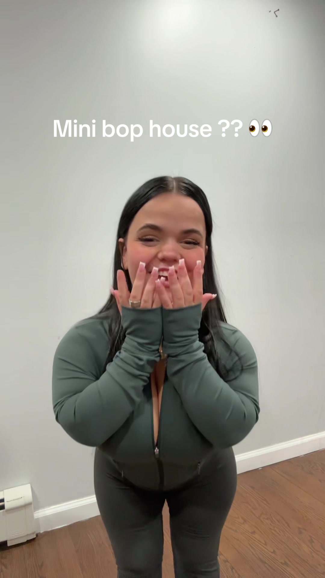 meg (@megbanksxo) - Urlebird