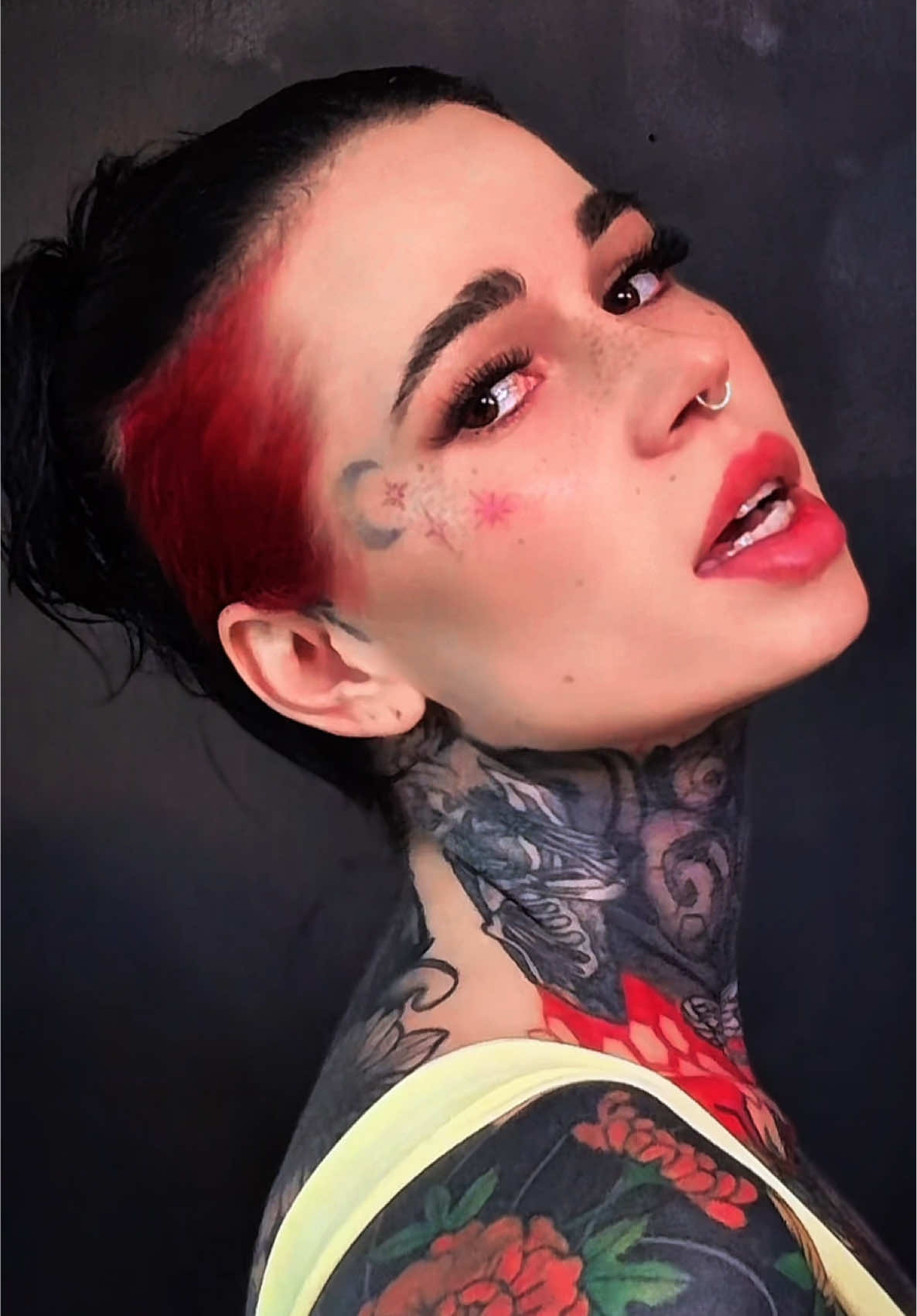 Bee (@beezzgarden) - Urlebird