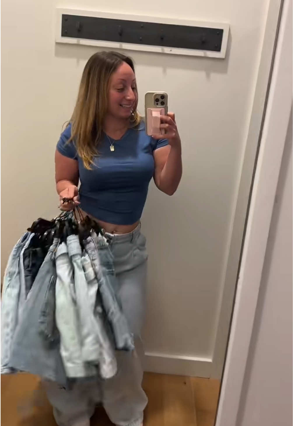 Courtney (@thecourtneynielson) - Urlebird